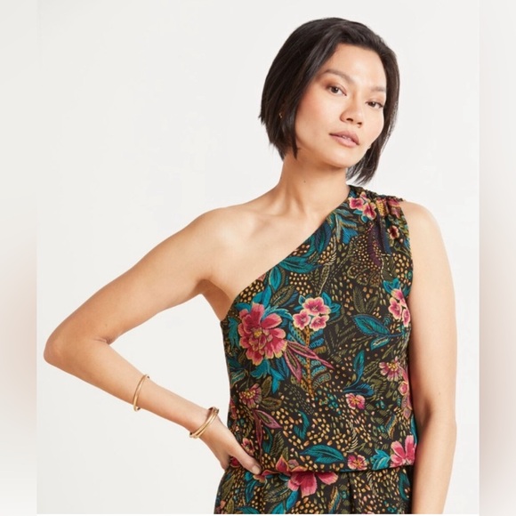 EVEREVE Azalea One Shoulder Top - Picture 3 of 5